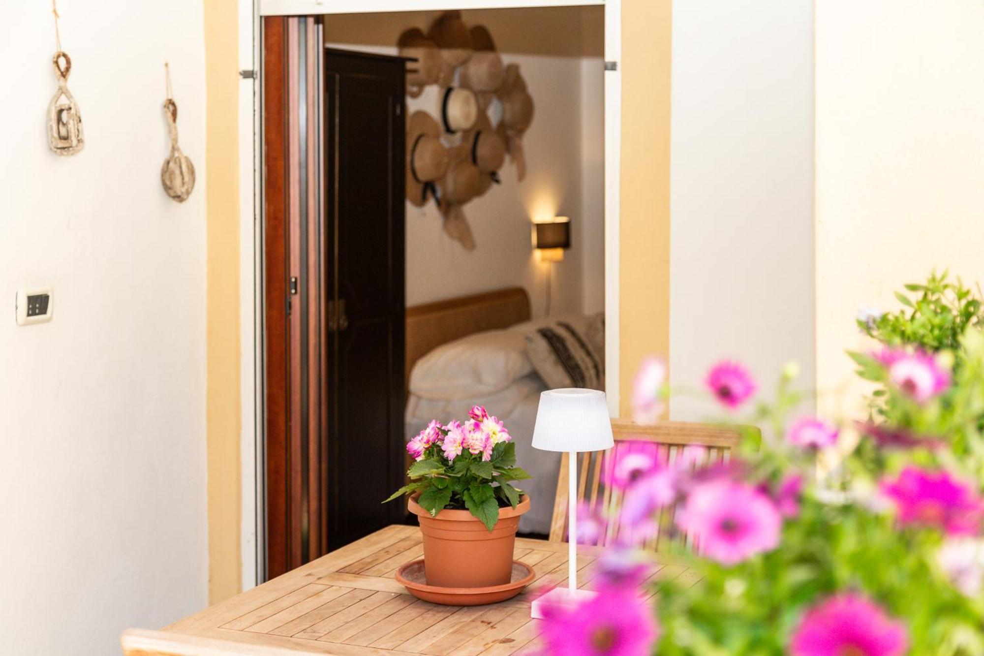 B&B Calamoresca Àrbatax Buitenkant foto